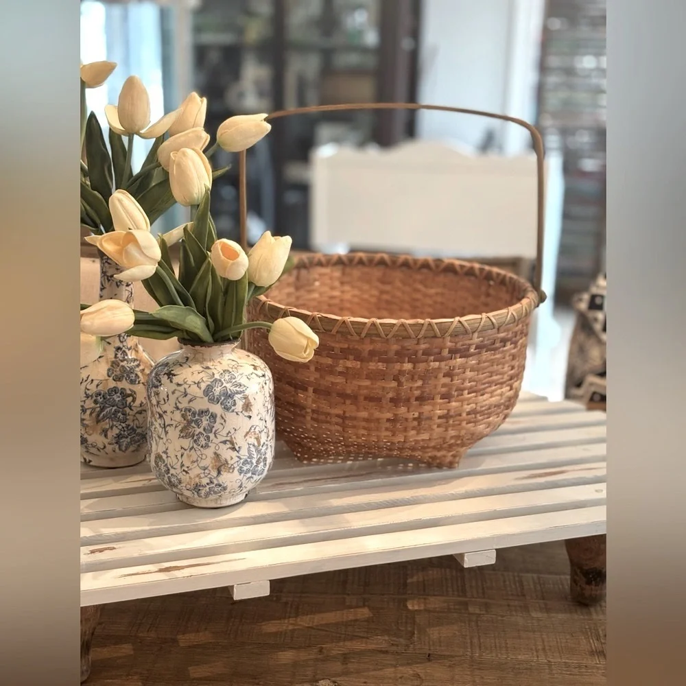 Vintage Handwoven Gathering Basket. 12.5”T 11”W Timeless | Neutral. EUC
